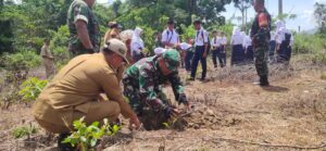 Danramil 1431/Rumbia Pimpin Karya Bakti Penanaman Pohon di Desa Lakomea