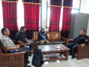 Tim Verifikator Dinas Perindagkop Bombana Lakukan Verifikasi Industri Kain Tenun di Rarowatu Utara