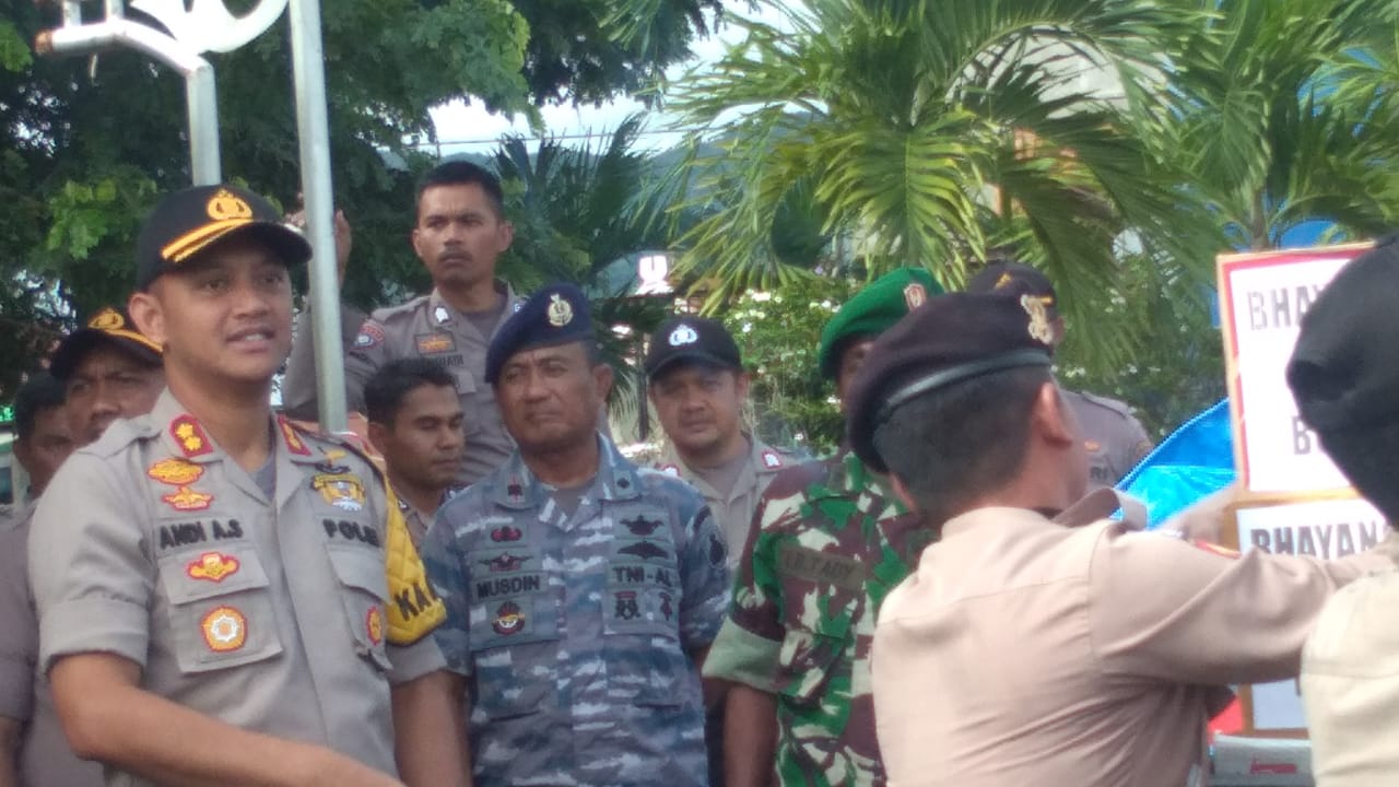 Dokumentasi pada saat penyaluran bantuan korban banjir