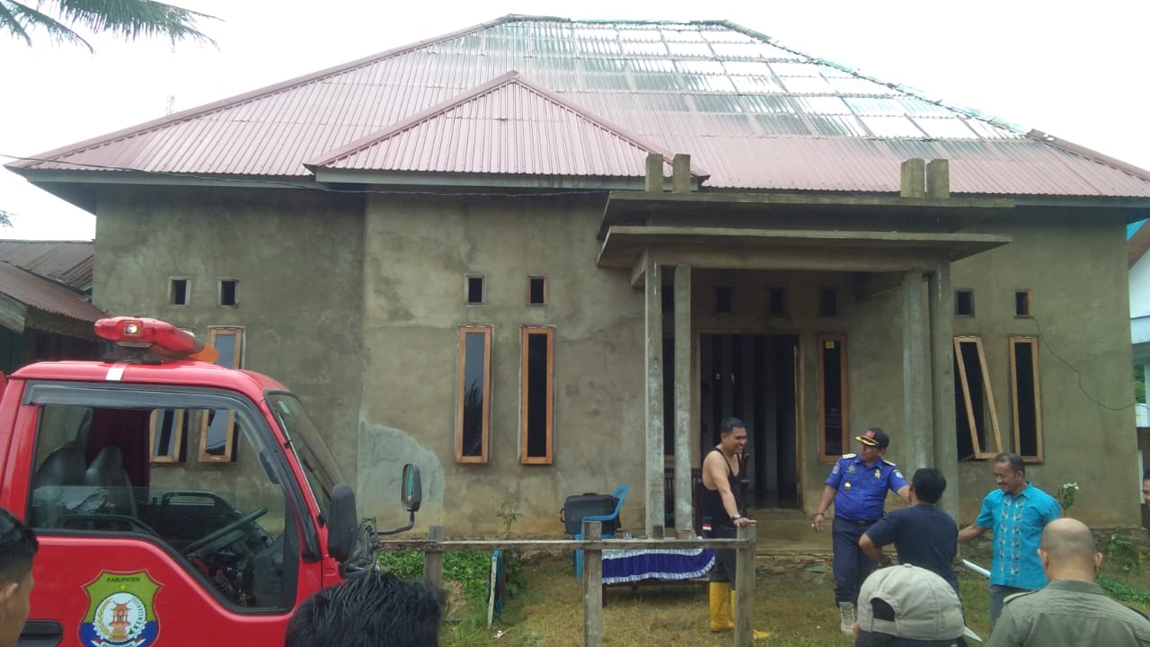 Rumah Warga Desa Watukalangkari yang Nyaris habis dilalap sijago merah Rumah Warga Desa Watukalangkari yang Nyaris habis dilalap sijago merah