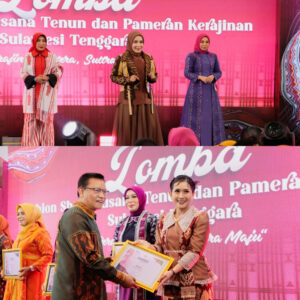 Bombana Juara di Pameran dan Fashion Show Sultra: Keindahan Tenun Rapa Dara Memukau Publik