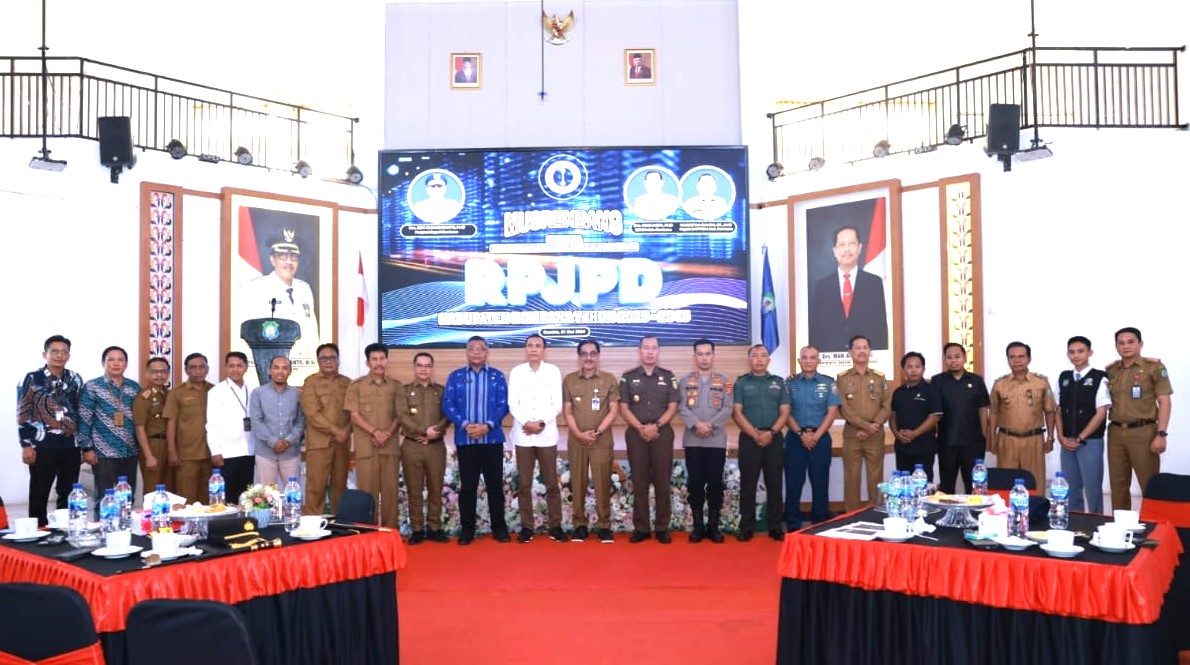 Foto Bersama Usai Pembukaan Kegiatan RPJPD