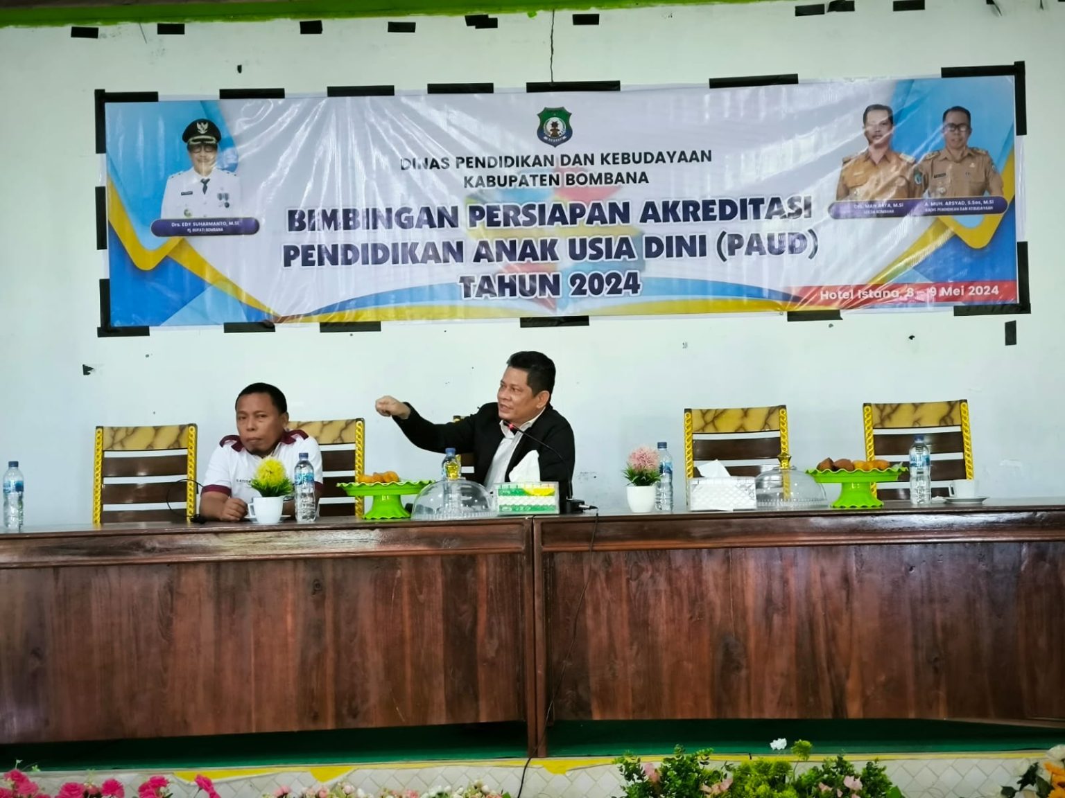 Kepala BAN-PDM Sultra, Dr. Muh. Safiuddin Saranani, MA saat menyampaikan materia