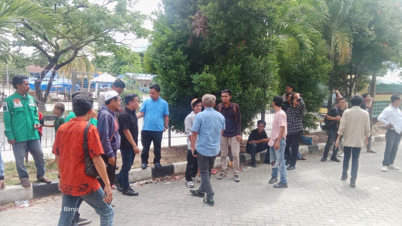 LKPD bersama 4 Lembaga lainnya saat melakukan Aksi Demonstrasi