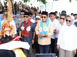 Dari Laut ke Masjid: Kunjungan Hangat Ir. Hugua Bagikan Bantuan Ramadan di Binongko