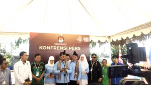 Burhanuddin dan Ahmad Yani Daftar Pilkada Bombana 2024 dengan Kendaraan Tradisional