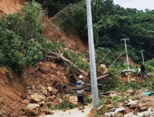Dinas PUPR dan BPBD Tinjau Jalan Longsor, Siapkan Langkah Penanganan