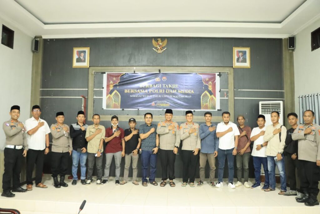 Polres Bombana Gelar Buka Puasa Bersama Media untuk Perkuat Sinergi