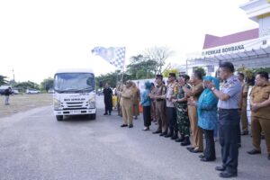 Bupati Bombana Luncurkan Bus Sekolah Gratis dan Gerakan Kebersihan Lingkungan