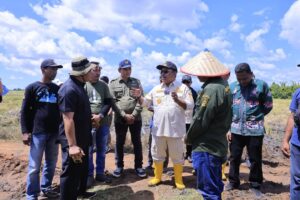 Bupati Bombana Tegaskan Dukungan untuk Petani, Peringatkan Kades Absen