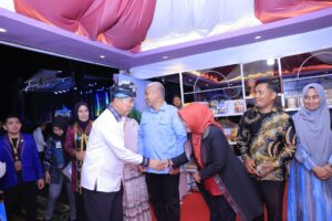 Gubernur Sultra Kunjungi Stand Pameran Kabupaten Bombana, Apresiasi Produk UMKM dan Kerajinan Lokal