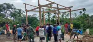 Satgas TMMD ke-124 Renovasi Rumah Tidak Layak Huni di Bombana, Warga Terharu