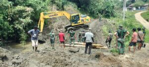Satgas TMMD ke-124 Kodim 1431 Bombana Mulai Bongkar Jembatan di Desa Kolombi