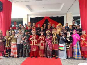 Bupati Bombana Komitmen Bebaskan Guru dari Urusan Administrasi