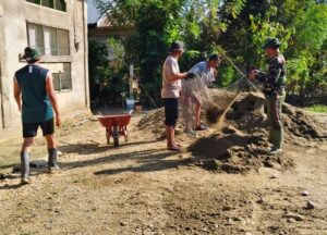 Sinergitas TNI-POLRI, Satgas TMMD ke-124 Kodim 1431/Bombana dalam Merehab Masjid Al-Mujahidin