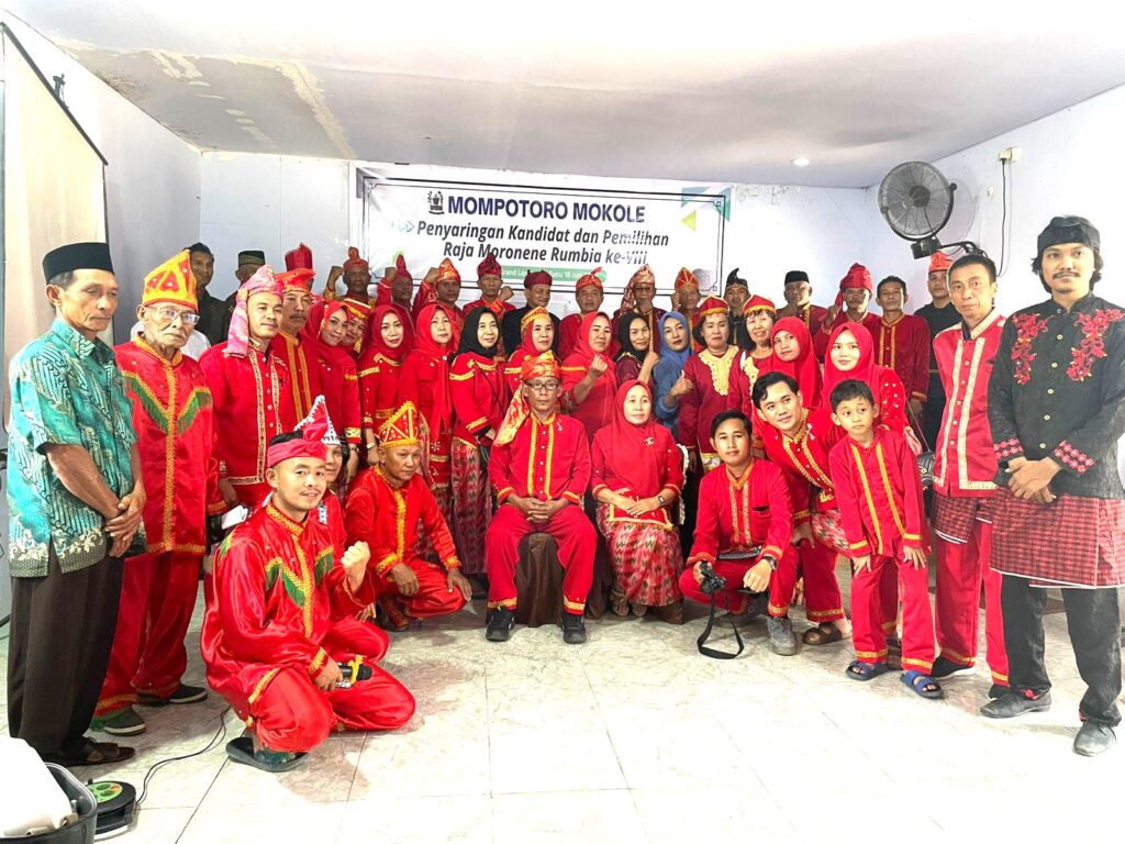 Foto bersama usai prosesi adat Mompotoro Mokole