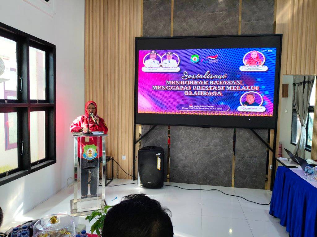 Kepala Disparpora Bombana, Anisa Sri Prihatin, S.Sos., M.Si saat menyampaikan sambutannya