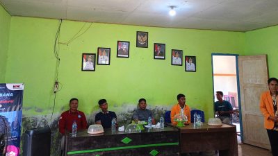 Ketgam : Penyampaian Program Kerja Oleh Mahasiswa Kuliah Kerja Nyata (KKN) Universitas Halu Oleo (UHO) di aula Kantor Desa Mawar Kecamatan Mataoleo Kabupaten Bombana, Jum'at 15 Agustus 2025