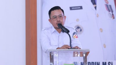 Ketgam: Ketua Badan Pengawas Pemilihan Umum (BAWASLU) Kabupaten Bombana Irpan, SH., M.Kn saat Membawakan Sambutan di Kegiatan Penguatan Lembaga Pengawasan di Aula Tanduale Kantor Bupati Bombana, Rabu 10 September 2025.