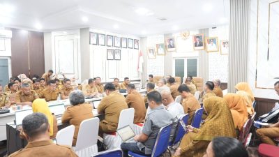 Pemkab Bombana Gelar Monev Realisasi Fisik dan PAD Triwulan III, Bupati Tekankan Efektivitas dan Akuntabilitas Pembangunan