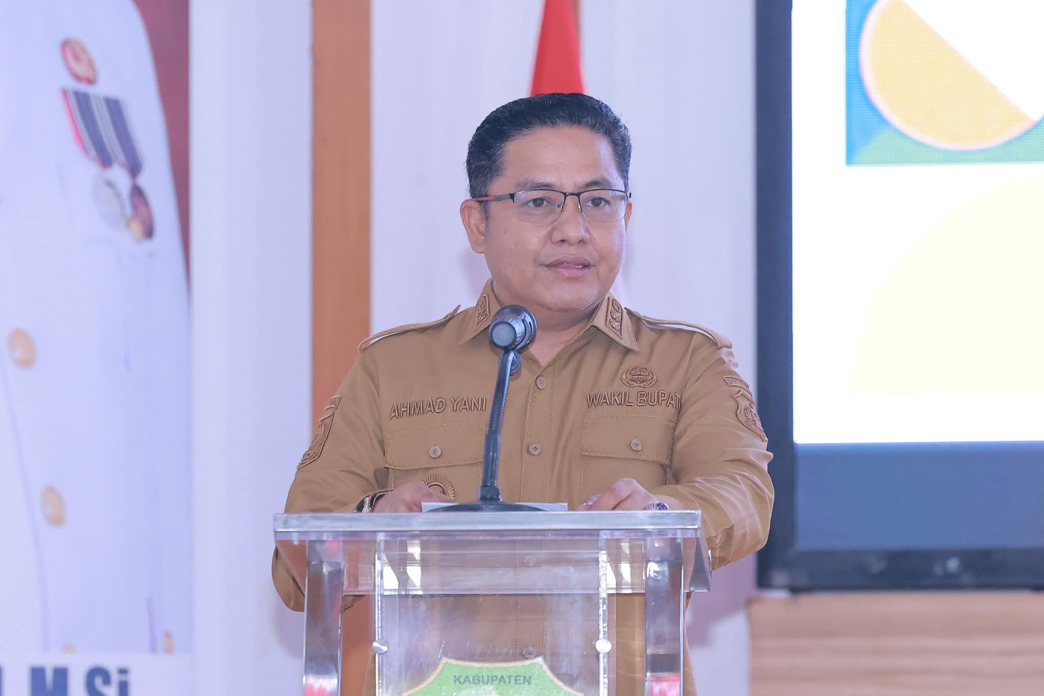 Ketgam : Wakil Bupati Bombana Ahmad Yani, S.Pd., M.Si., Saat Membuka Kegiatan seminar literasi keuangan syariah dengan tema “Perencanaan Investasi dan Pembiayaan Haji melalui Pegadaian Syariah” di Aula Tanduale Kantor Bupati Bombana Selasa, 7 Oktober 2025