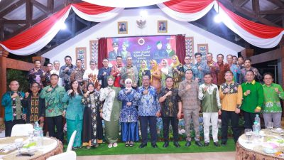 Foto Bersama Psah Sambut Komandan Kodim (Dandim) 1431/Bombana di Pendopo Rumah Jabatan Bupati, Minggu 19 Oktober 2025