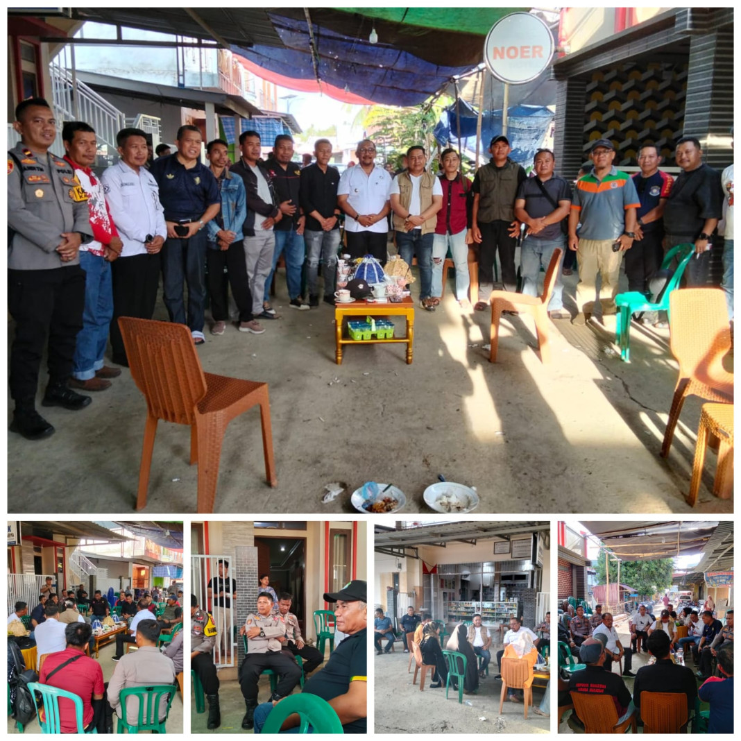 Bupati Bombana Ir. H. Burhanuddin, M.Si bersama Wakil Bupati Ahmad Yani, S.Pd., M.Si menggelar dialog terbuka dengan Aliansi Timur Tengah Bersatu di Kelurahan Sikeli, Kabaena Barat, membahas perbaikan infrastruktur jalan dan penanganan lingkungan di Pulau Kabaena dalam suasana akrab dan demokratis.