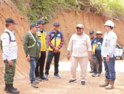 Bupati Bombana Tinjau Peningkatan Jalan Batuawu–Olondoro, Dinas PUPR Dampingi Langsung