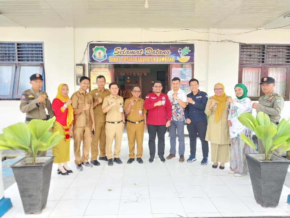Ketgam: Foto Bersama Usai Kegiatan Evaluasi Penyelenggaraan Pelayanan Publik di Dinas Sosial Kabupaten Bombana Selasa, 28 Oktober 2025
