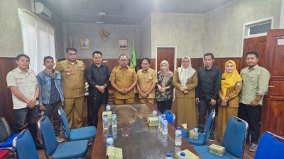 Ketgam: Pertemuan Honorer kategori R4 dengan Bupati Bombana yang difasilitasi Anggota DPRD Yudi Utama Arsyad di Aula Paviliun Rumah Jabatan Bupati Bombana, pada Senin, 3 November 2025.