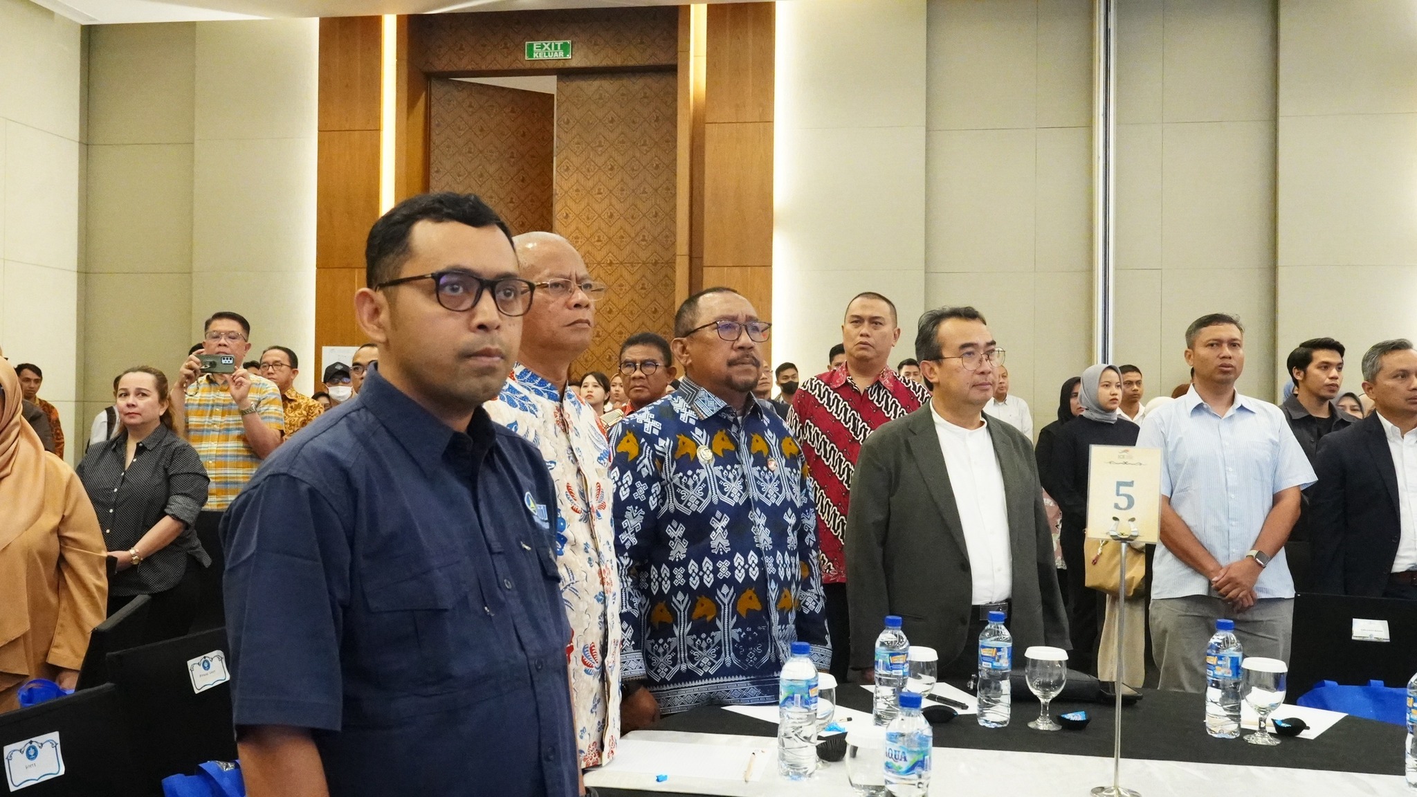 Ketgam: Bupati Bombana Ir. H. Burhanuddin, M.Si (Baju Batik Kepala Kuda atau Rapa Dara) saat menghadiri IPB Stakeholder Forum (ISF) 2025 yang berlangsung di Garuda Main Hall 1, Nusantara Hall, ICE BSD, Kota Tangerang, Banten, pada Sabtu 08 November 2025