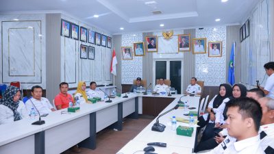 Ketgam: Suasana Rapat Koordinasi Nasional (Rakornas) Sinkronisasi Tata Ruang Pertahanan secara daring melalui aplikasi zoom meeting di Ruang Rapat Measa Laro Lt. 2 Setda Bombana, Rabu 12 November 2025.