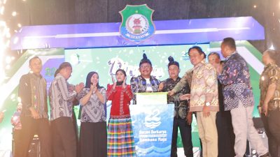 Bupati Bombana, Ir. H. Burhanuddin, M.Si bersama Wakil Bupati Bombana, Ahmad Yani, S.Pd., M.Si secara resmi membuka Pameran Pembangunan dan Program Satu Desa Satu Produk atau One Village One Product dalam rangka memeriahkan Hari Ulang Tahun ke-22 Kabupaten Bombana.