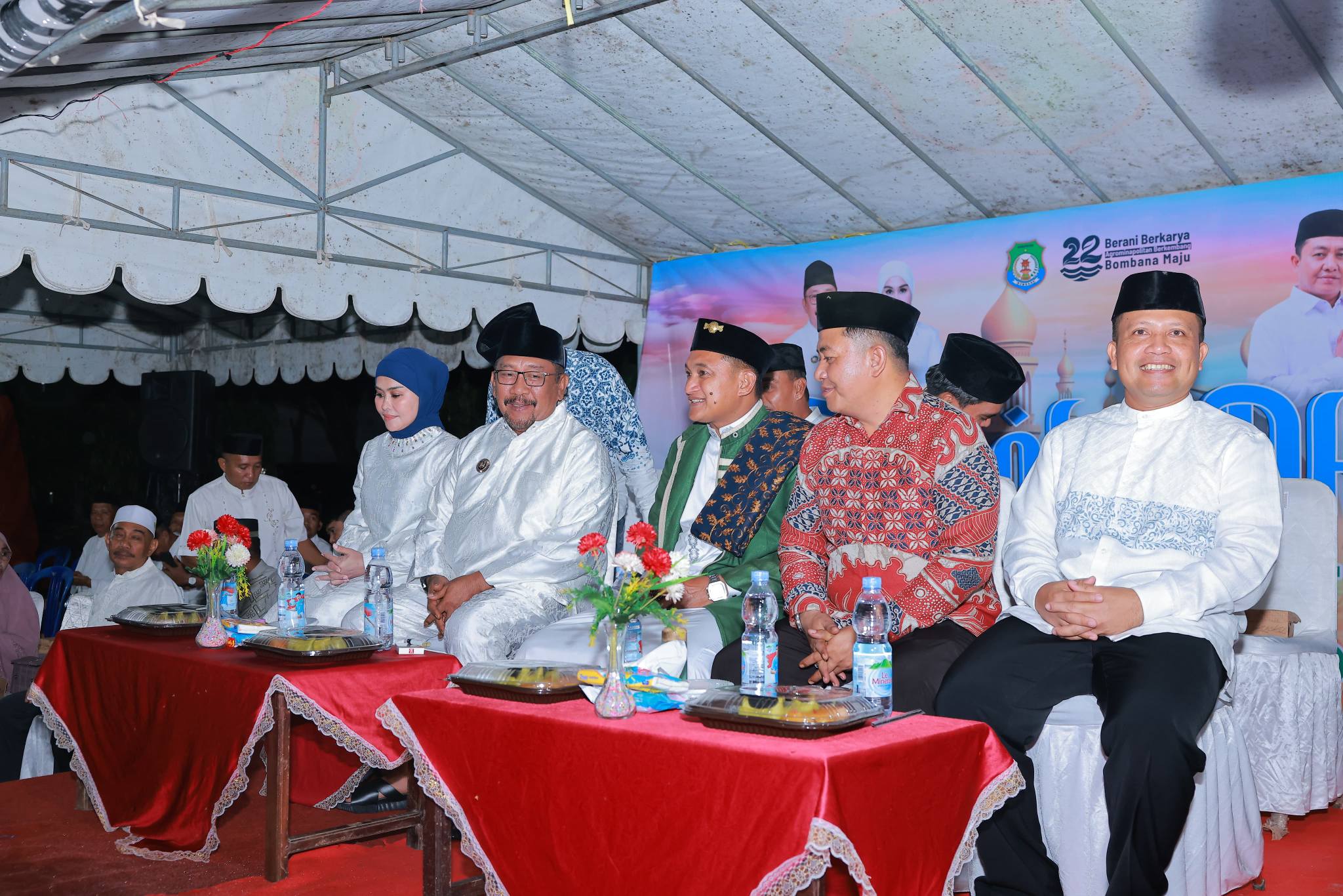 Bupati Bombana Ir. H. Burhanuddin, M.Si menghadiri Tabligh Akbar sebagai bagian dari rangkaian peringatan Hari Ulang Tahun ke-22 Kabupaten Bombana