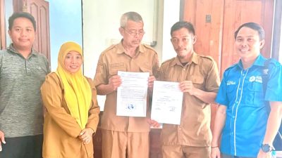 Forum Honorer Bombana saat menyampaikan Surat ke DPRD Bombana