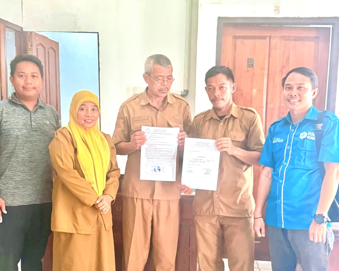 Forum Honorer Bombana saat menyampaikan Surat ke DPRD Bombana