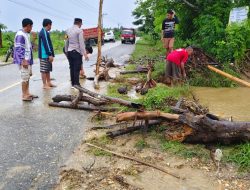 Kepedulian Polisi di Tengah Banjir, Puluhan Rumah di Bombana Terendam