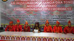 Ketgam: Raja Moronene XXXIII Puano Rumbia VII PYM. Apua Mokole Alfian Pimpie, (tengah) Pada saat konferensi pers di Rumah Adat Moronene, Kelurahan Taubonton, Kabupaten Bombana. Sabtu 07 Desember 2025.
