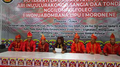 Ketgam: Raja Moronene XXXIII Puano Rumbia VII PYM. Apua Mokole Alfian Pimpie, (tengah) Pada saat konferensi pers di Rumah Adat Moronene, Kelurahan Taubonton, Kabupaten Bombana. Sabtu 07 Desember 2025.