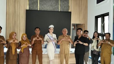 Kadisparpora Kabupaten Bombana, Anton Ferdinan saat menerima kunjungan dari finalis calon Putri Indonesia Tahun 2026 di kantornya Senin kemarin.