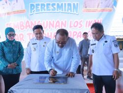 Bupati Bombana Resmikan Los Ikan, Wujudkan Janji Pembenahan Pasar Tradisional