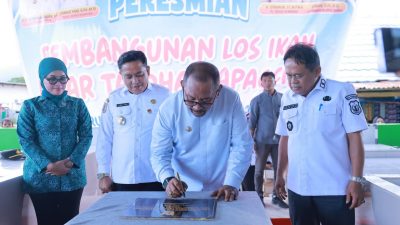 Bupati Bombana Resmikan Los Ikan, Wujudkan Janji Pembenahan Pasar Tradisional