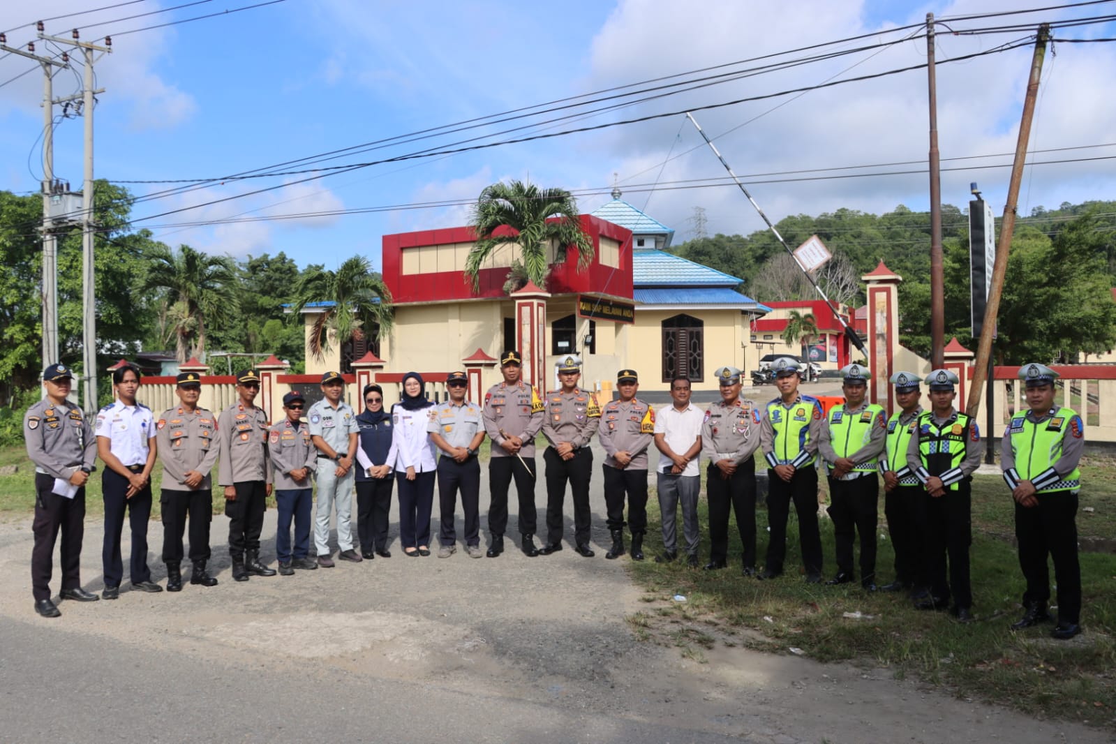 Ketgam: Foto Bersama, dalam kegiatan simpati di jalan raya, Selasa, 10 Februari 2026