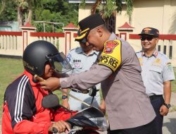 Kolaborasi Tiga Instansi Bagikan Helm Gratis untuk Tingkatkan Keselamatan Berkendara