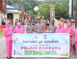 Polres Bombana Bagikan Takjil, Eratkan Silaturahmi dengan Masyarakat