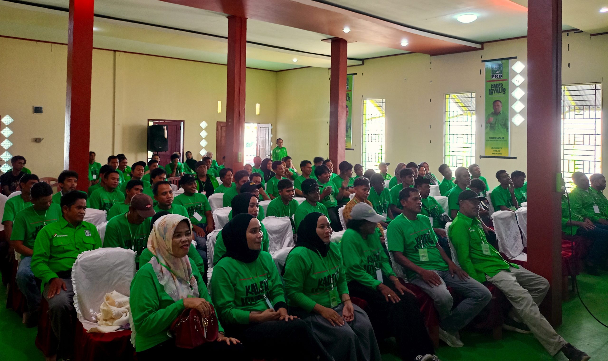 Peserta Pendidikan Kader Loyalis yang tergabung dari seluruh kecamatan di Kabupaten Bombana, oleh Lembaga Kaderisasi Nasional (LKN) PKB di Salah satu Hotel di Kec. Rumbia Tengah, Kab. Bombana. Kamis, 26 Februari 2026.