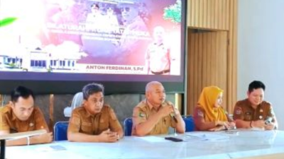 Pelaksana Tugas Kepala Dinas Pariwisata, Pemuda dan Olahraga Kabupaten Bombana, Anton Ferdinan saat memaparkan strategi DInas