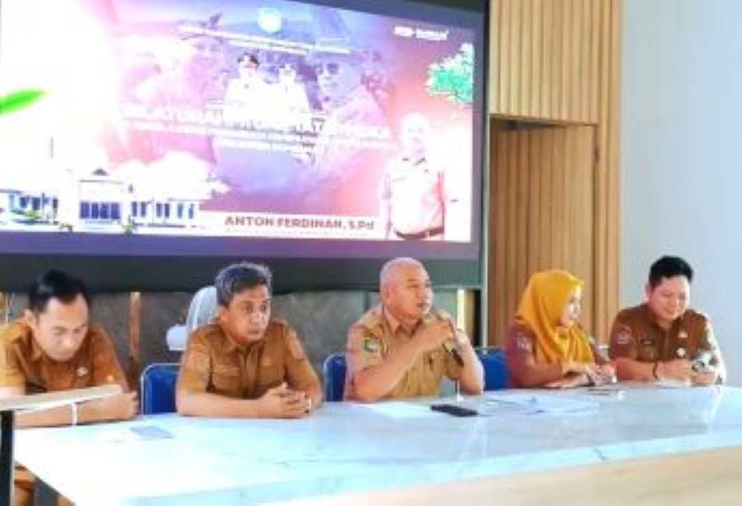 Pelaksana Tugas Kepala Dinas Pariwisata, Pemuda dan Olahraga Kabupaten Bombana, Anton Ferdinan saat memaparkan strategi DInas