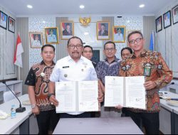 Pemkab Bombana dan PN Pasar Wajo Teken Kerja Sama Layanan Administrasi Kependudukan