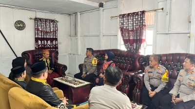 Kapolres Bombana Silaturahmi ke Raja Kabaena, Ziarah ke Makam Leluhur